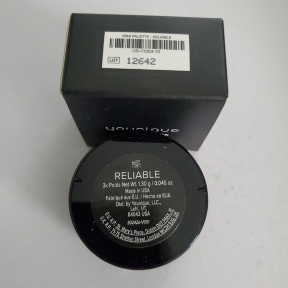 Younique Eyeshadow Mini Palette - Picture 2 of 2